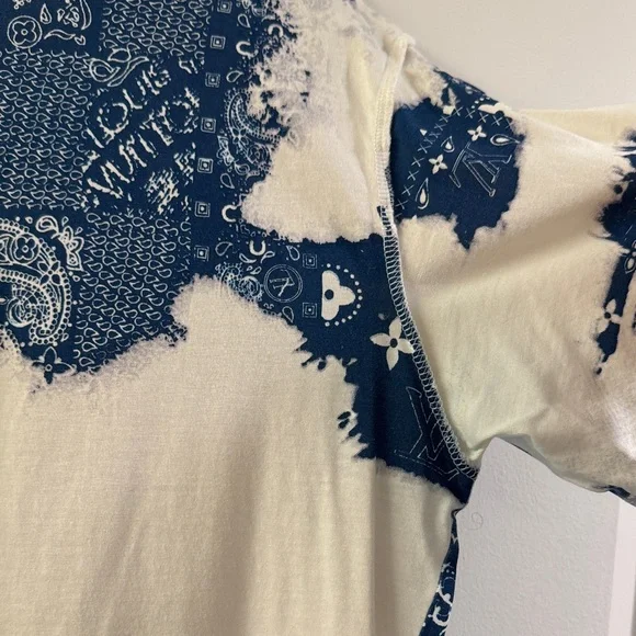Louis Vuitton Navy and White Patterned Tee - Picture 4 of 12